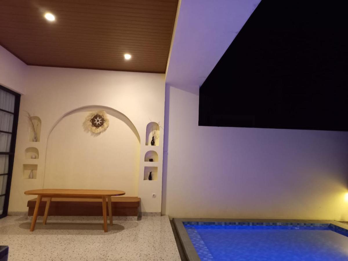 Azalea Room By The Anp Villas Cikundul Bilik gambar