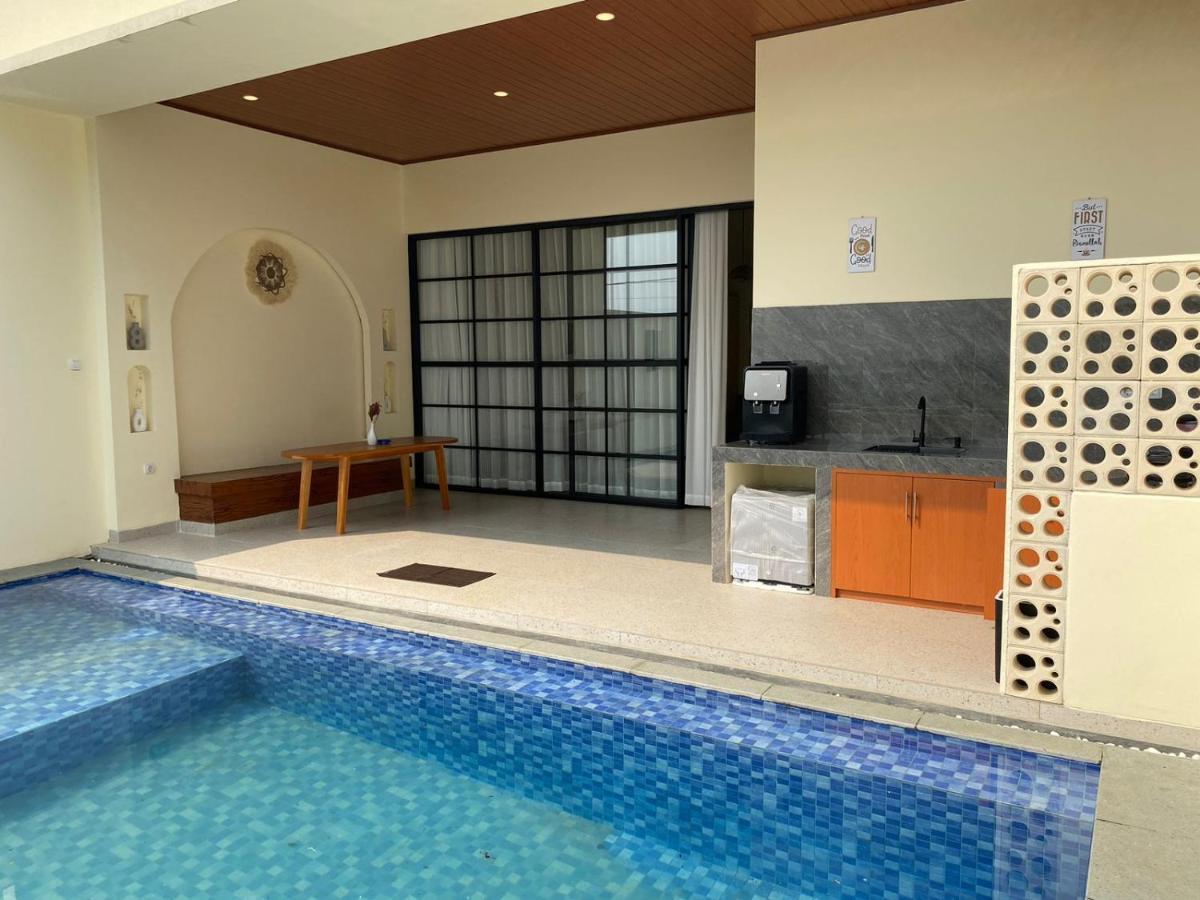 Azalea Room By The Anp Villas Cikundul Luaran gambar